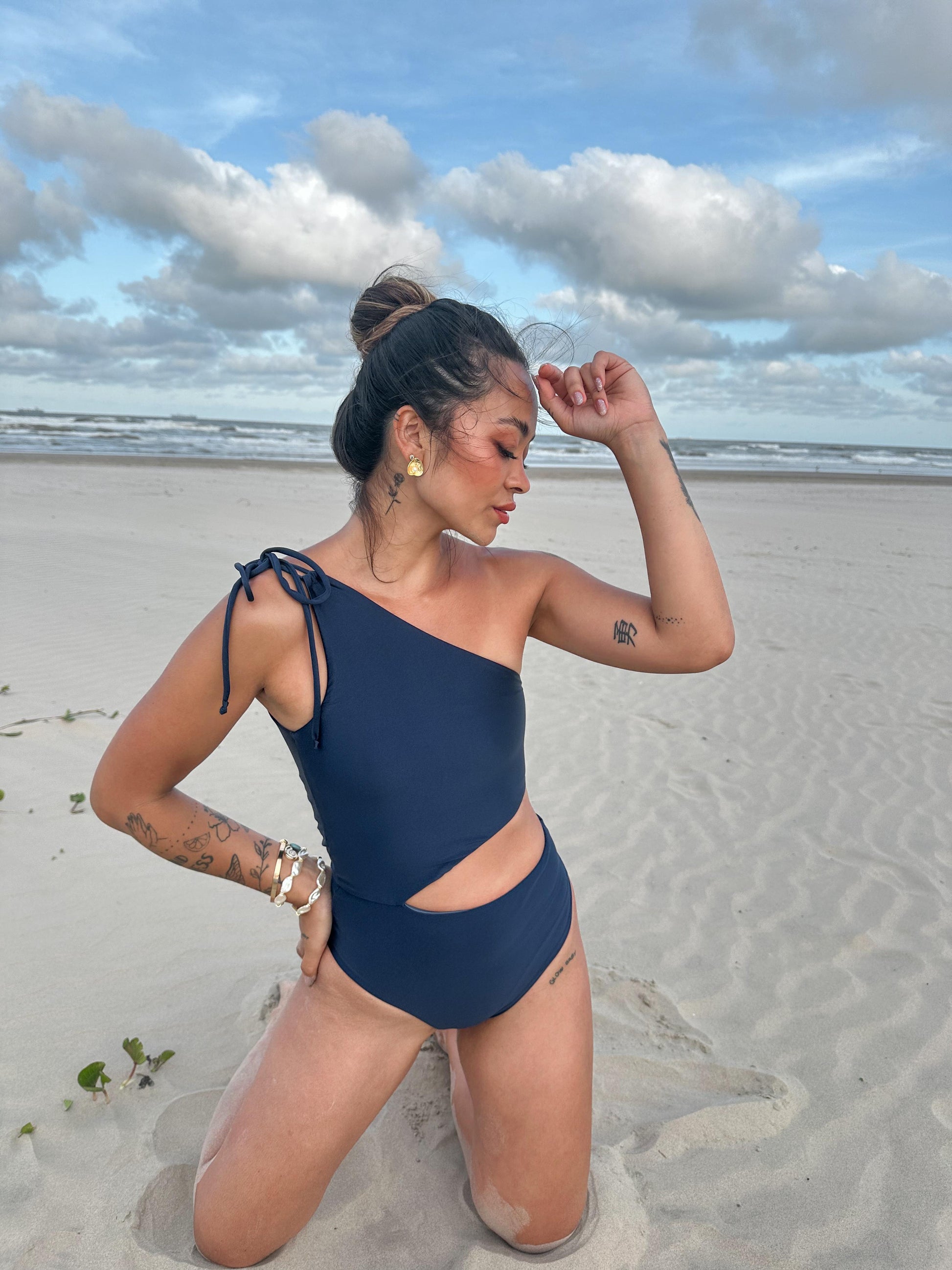 One-Shoulder Cut-Out Swimsuit in Midnight Navy